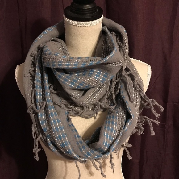 Bundle of 3 Scarves plus 1 Free Bonus Scarf! - Picture 3 of 5